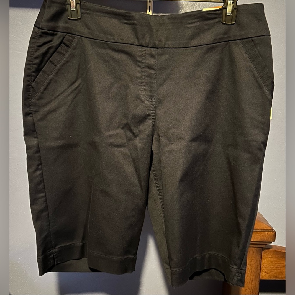 The PARK AVE fit Bermuda NWT - Navy